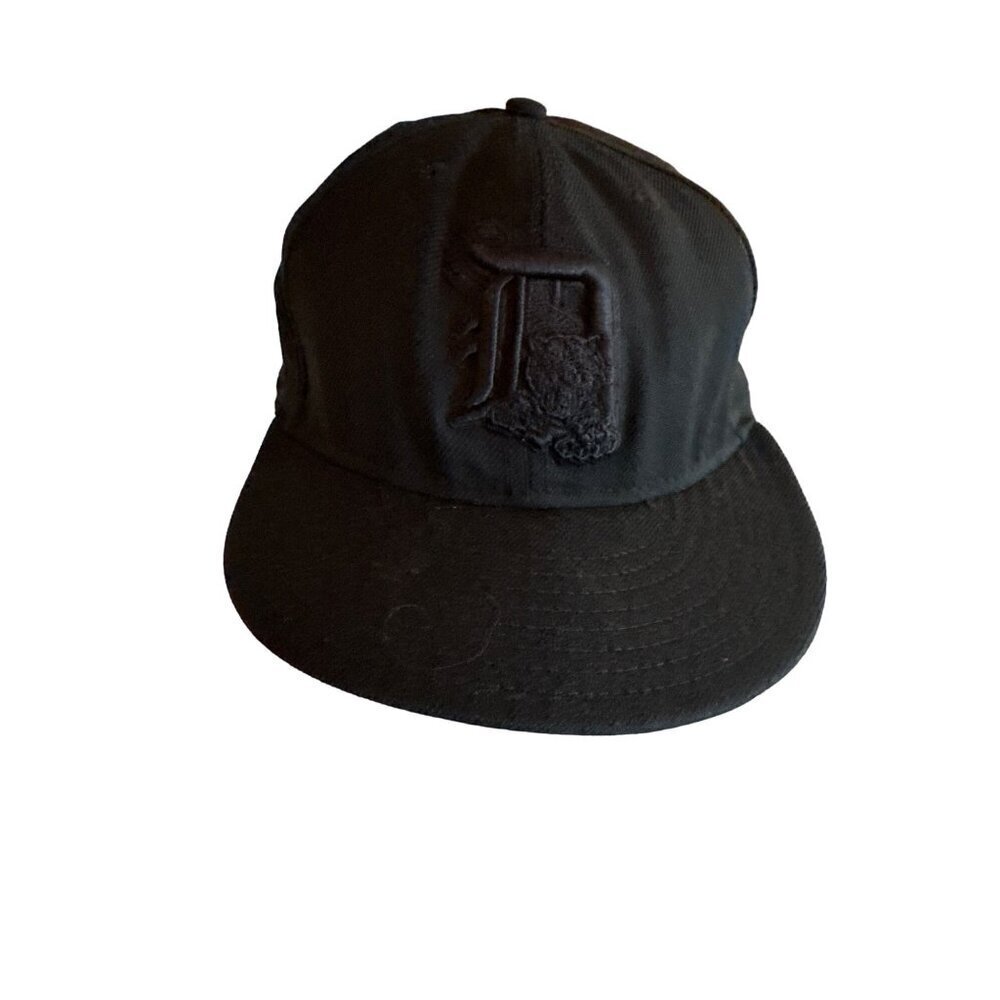 Detroit Tigers Fitted Baseball Cap Size 7 1/4 Black on Black